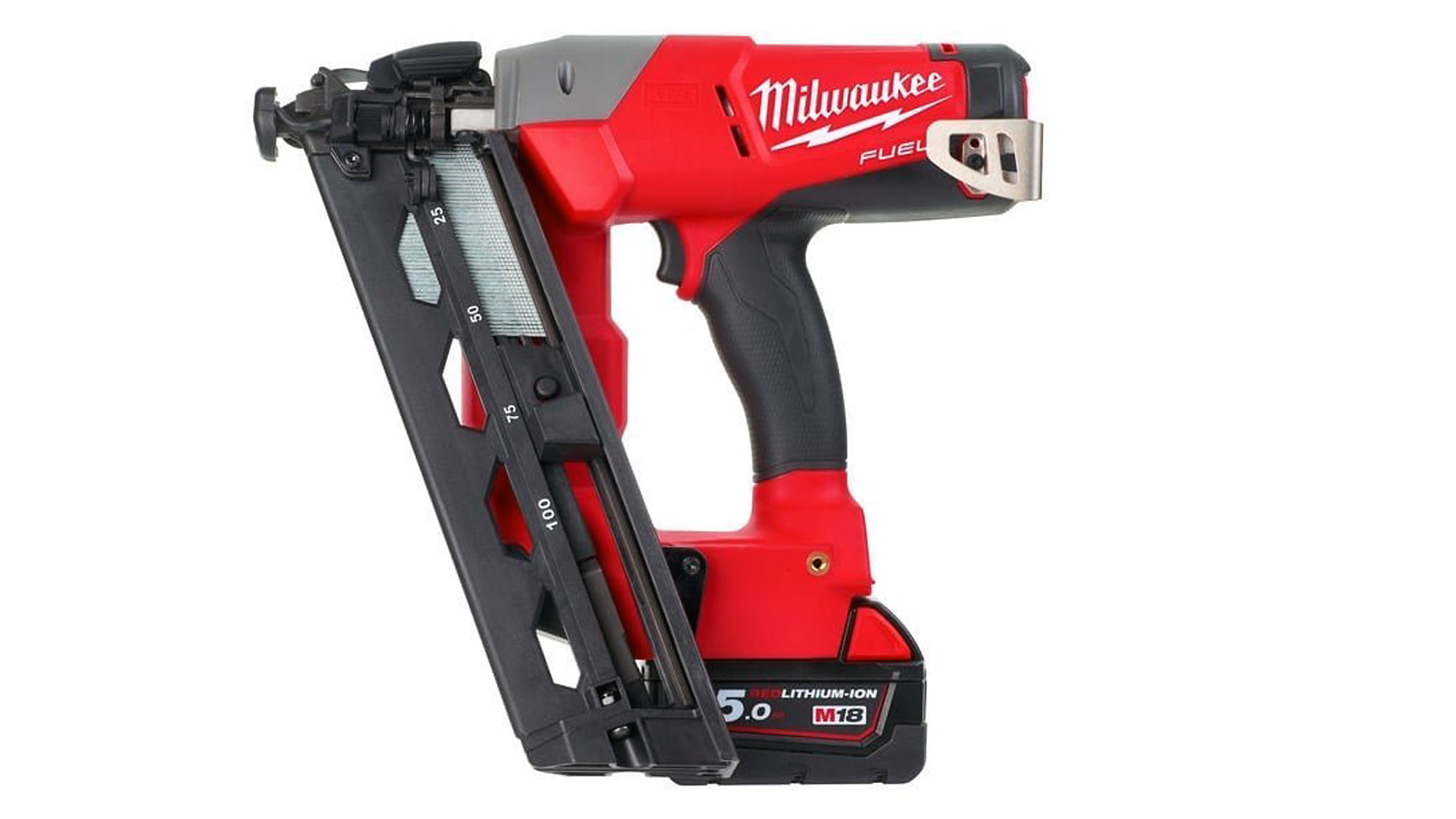 Milwaukee M18CN16GA-502X Angled 16G Nail Gun на белом фоне