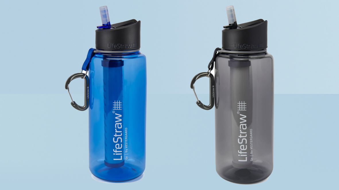 LifeStraw Go 2-ступенчатый фильтр для воды Бутылка на синем фоне