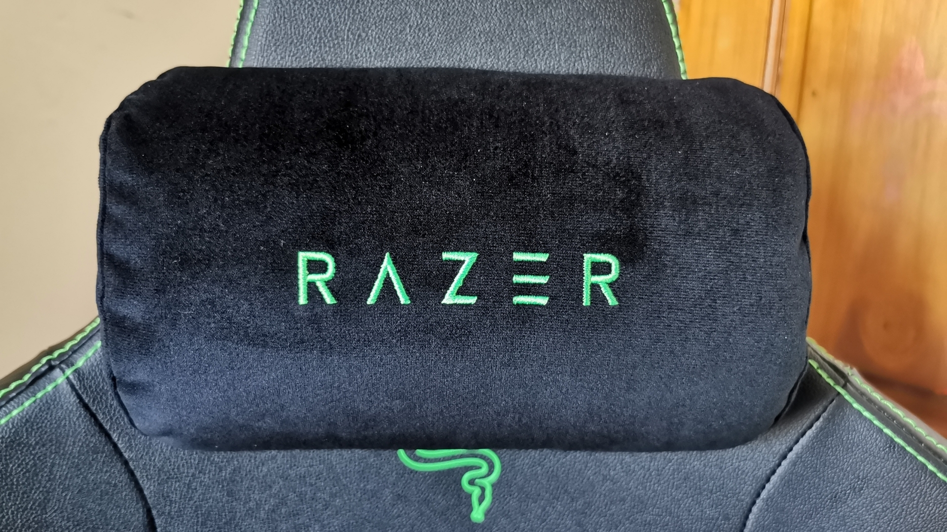 Подголовник Razer Iskur