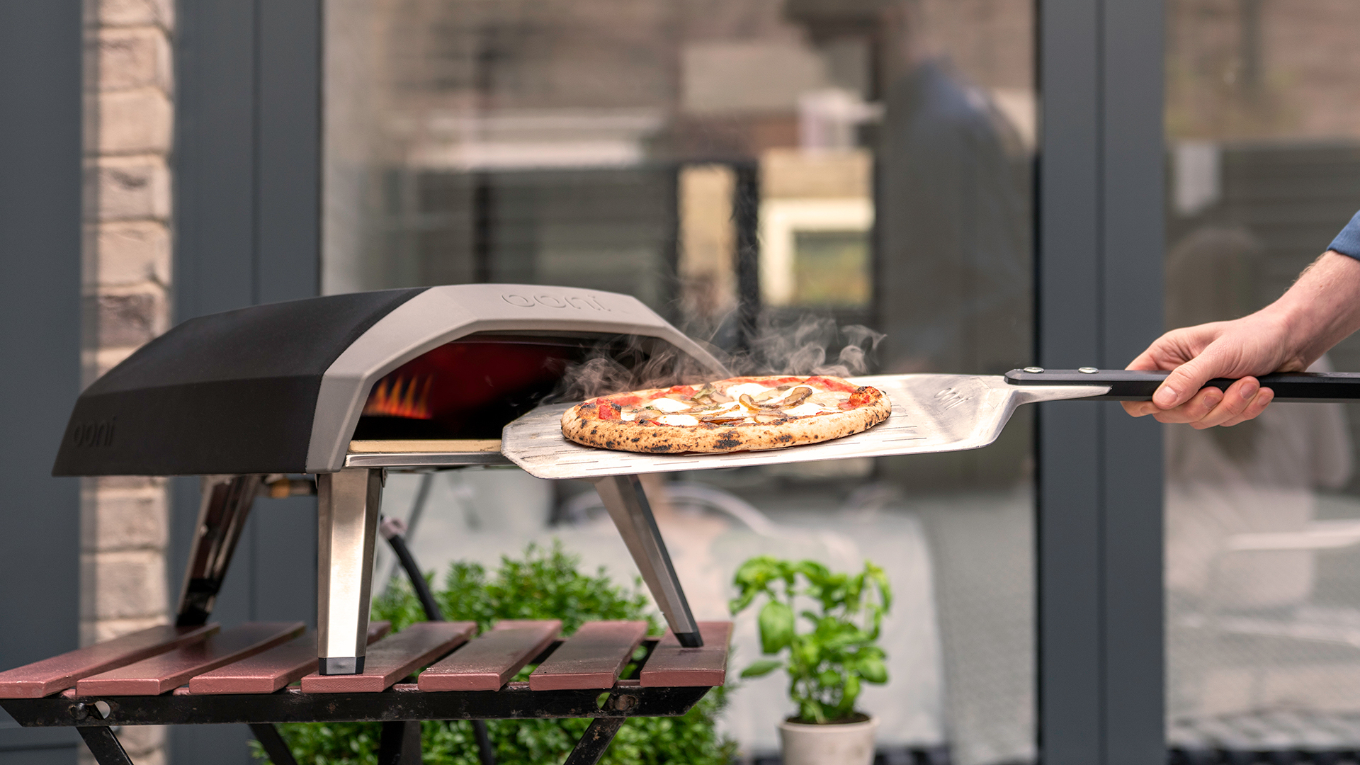 Sage The Smart Oven Pizzaiolo против Ooni Koda 12