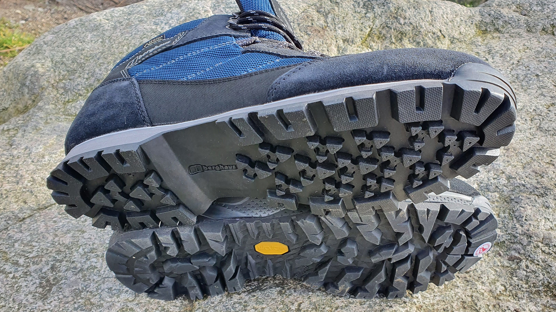 Hanwag Banks SF Extra GTX против Berghaus Hillwalker Trek