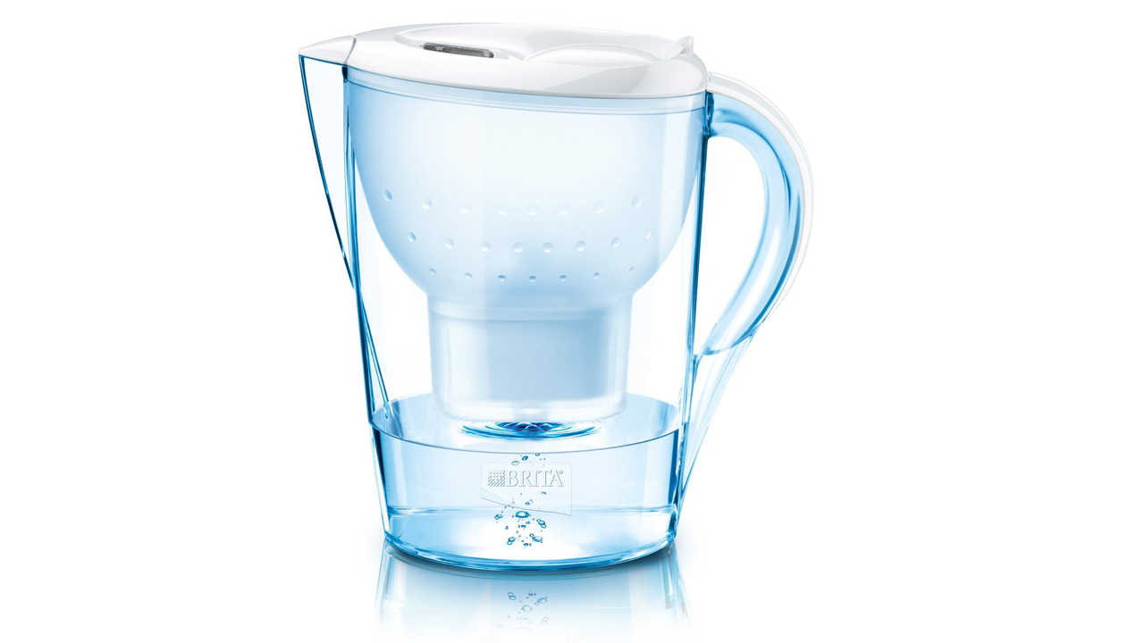 Кувшин с фильтром для воды Brita Marella XL на белом фоне