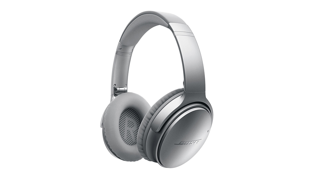 Bose QC35 II в серебристом цвете на белом фоне