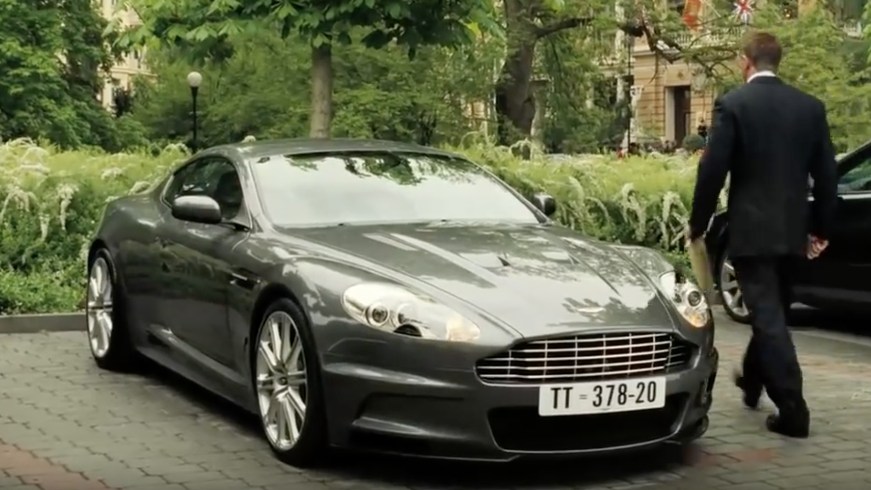 Автомобили Джеймса Бонда: Aston Martin DBS