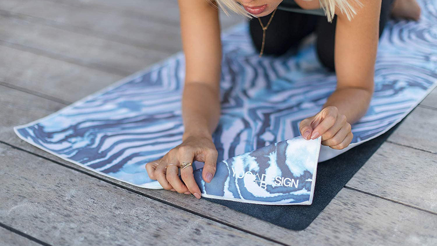 Лучшее полотенце для йоги: Yoga Design Lab The Hot Yoga Towel