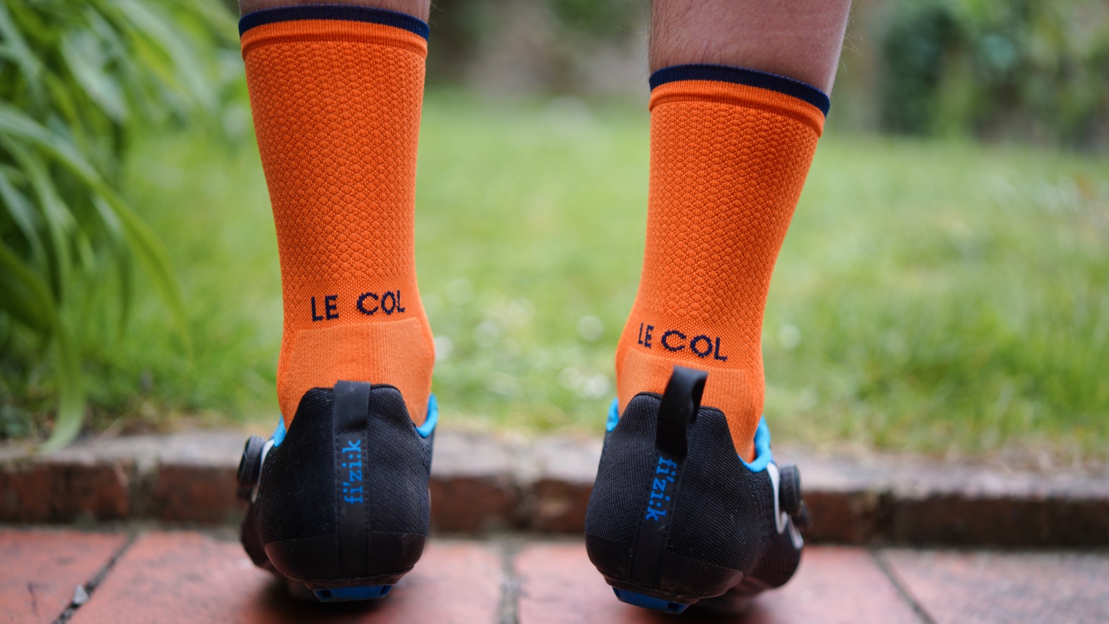 На авторе носки Le Col Lightweight Socks.