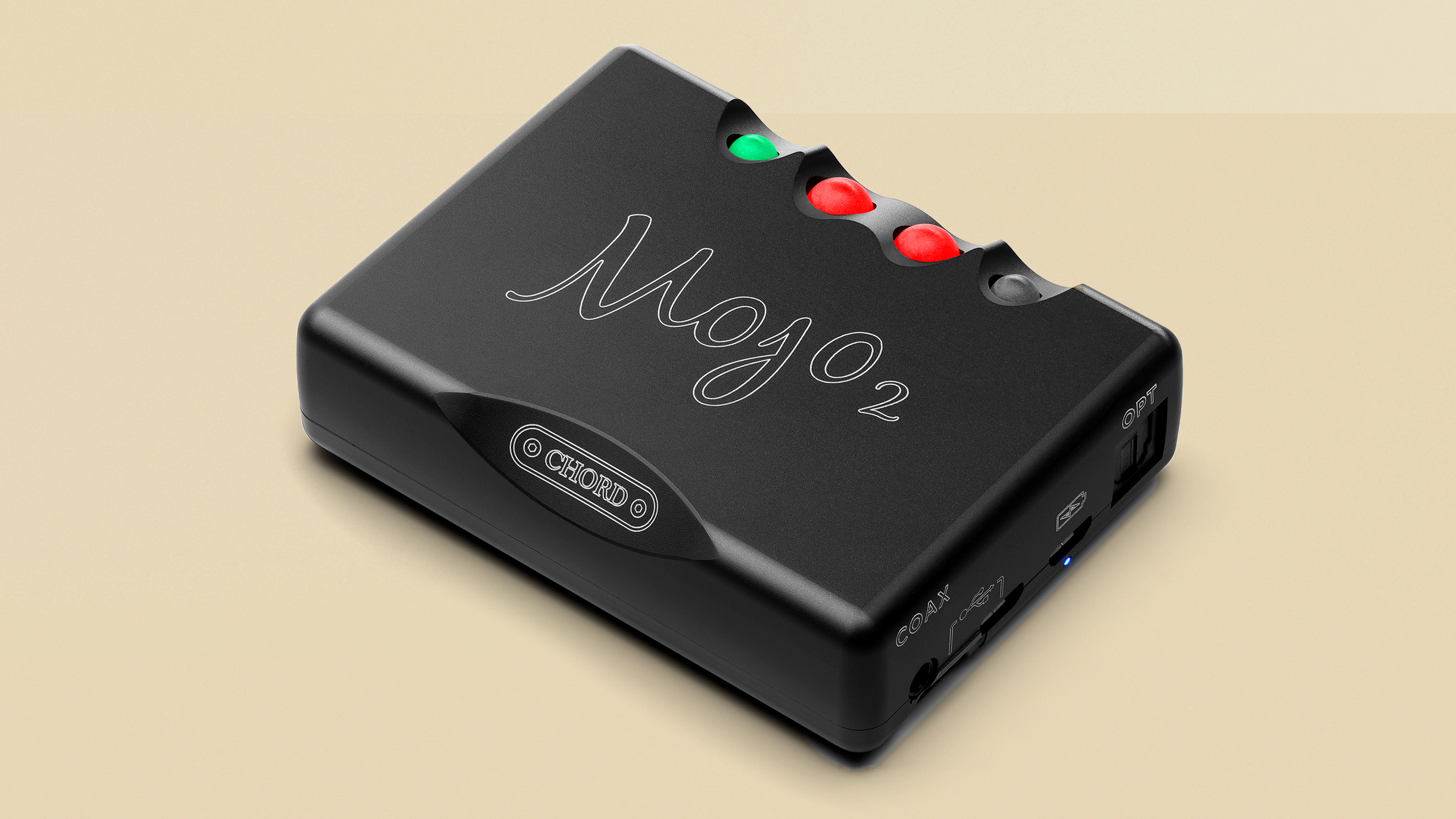 Chord Mojo 2 на желтом фоне