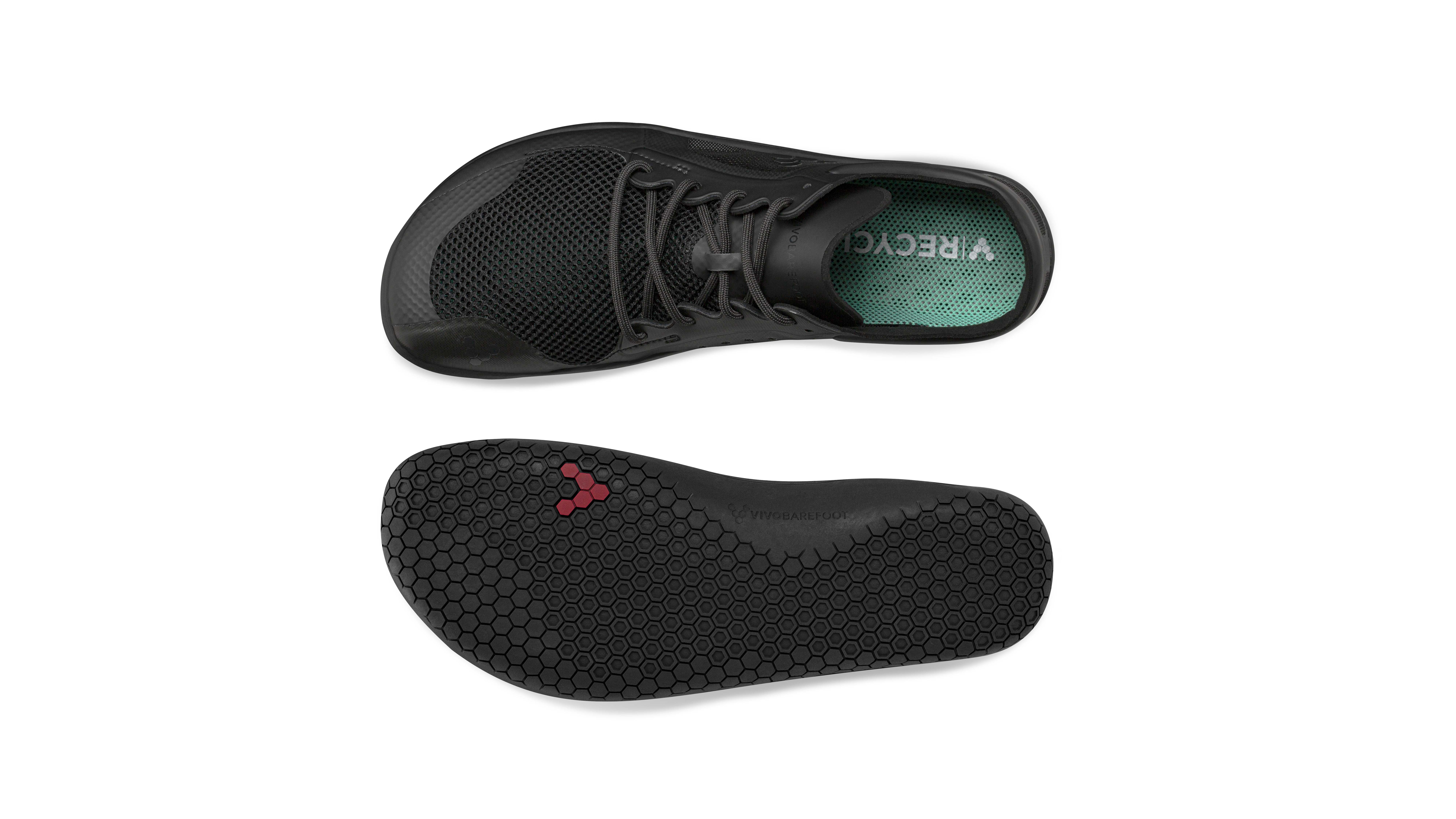 Vivobarefoot Primus Lite III на белом фоне