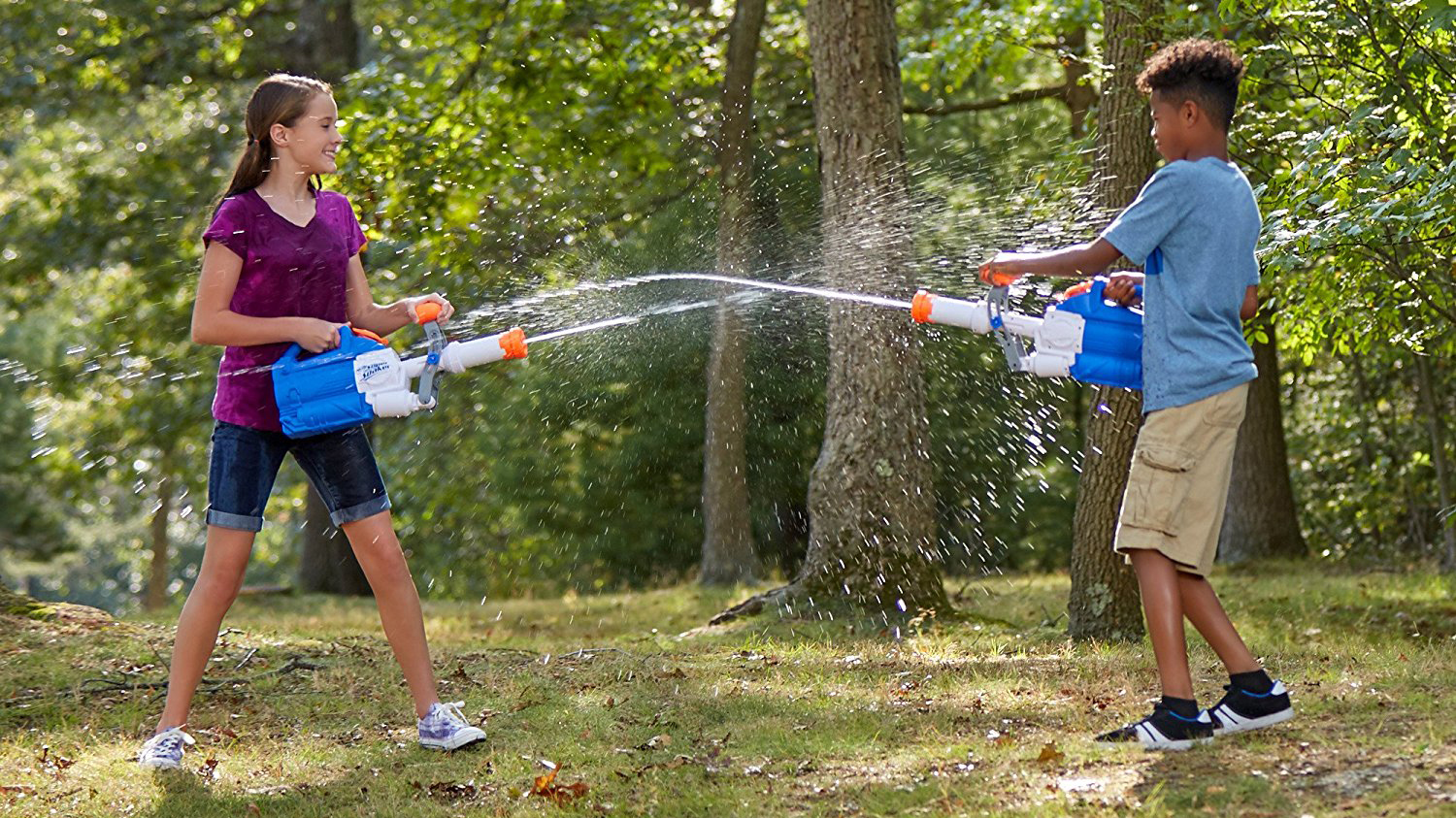 Water shooting. Водяной нёрф Soakzooka. Nerf Water Gun. Водяная пушка super Spray. НЕРФ Водный бой.