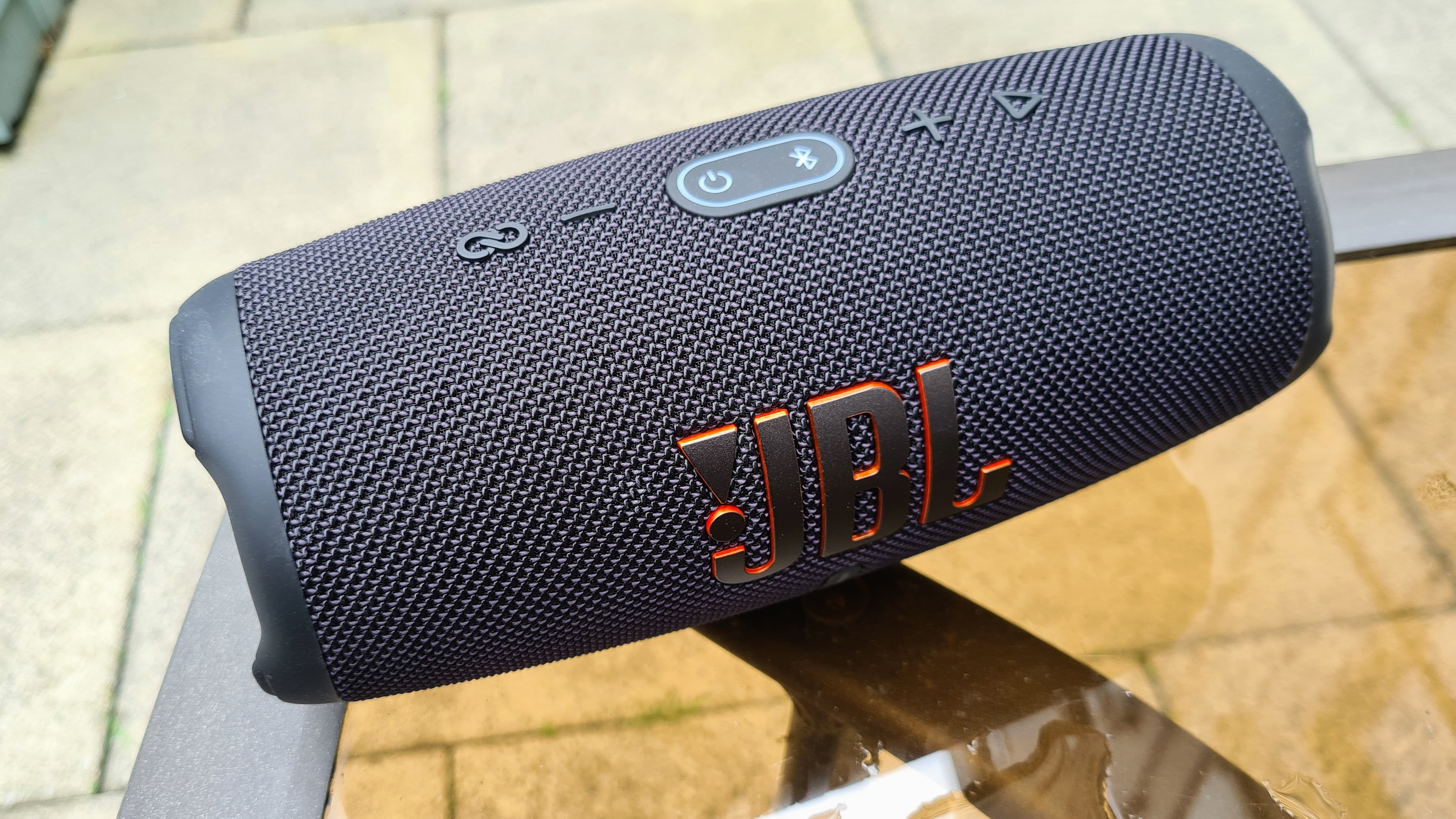 Обзор JBL Charge 5