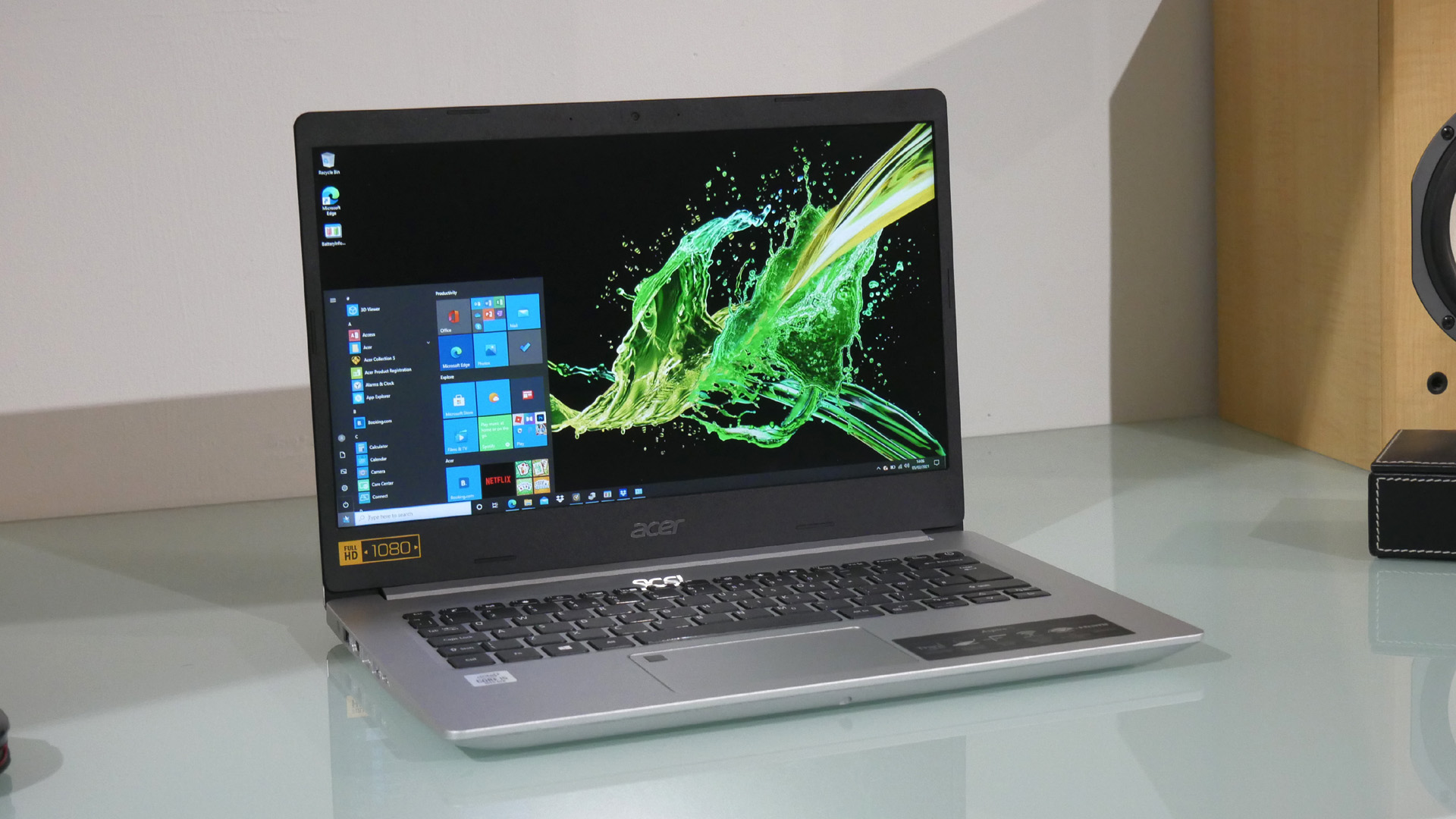 Ноутбук Acer Aspire 5 на столе