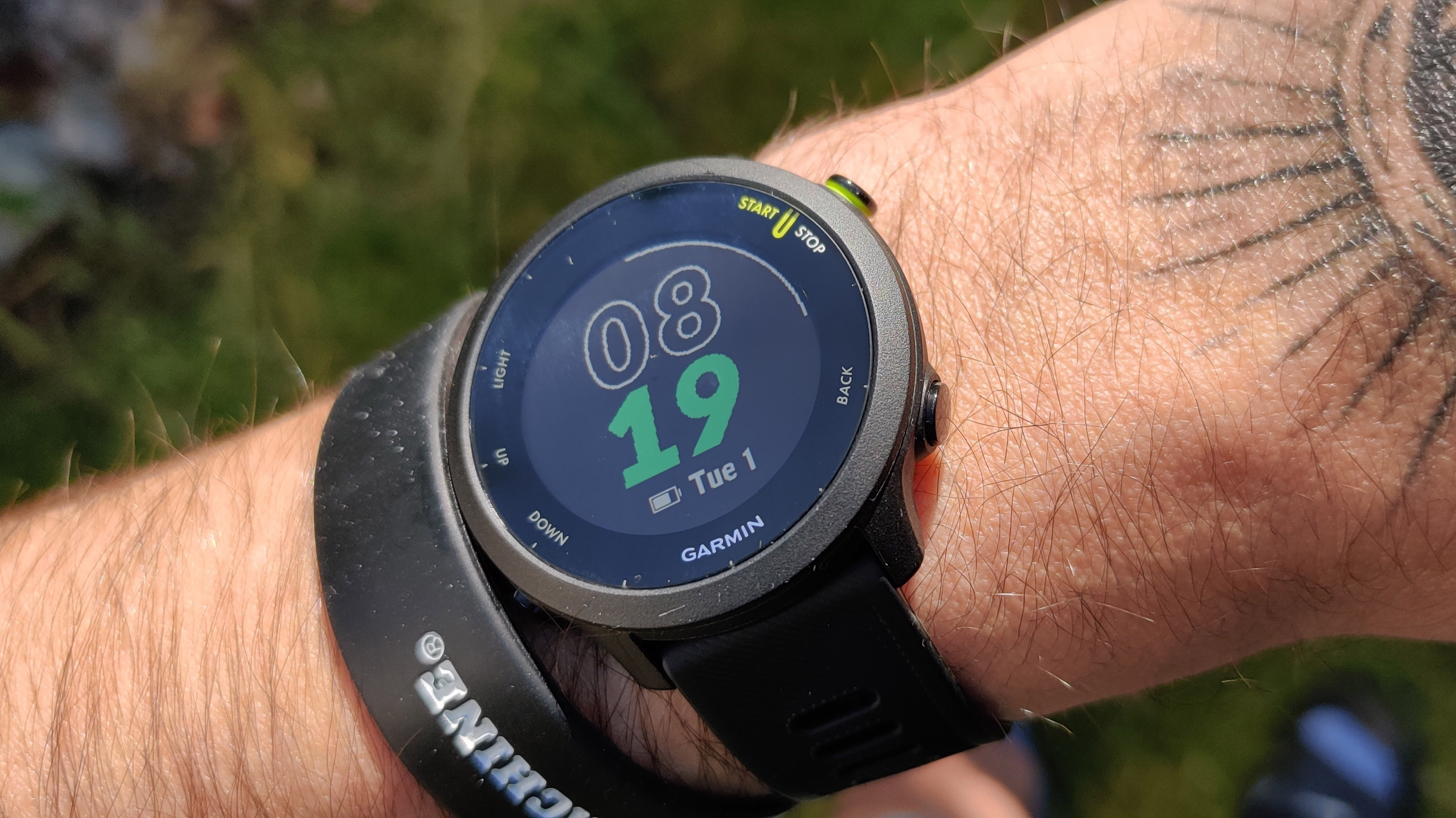 Garmin Forerunner 55 на запястье