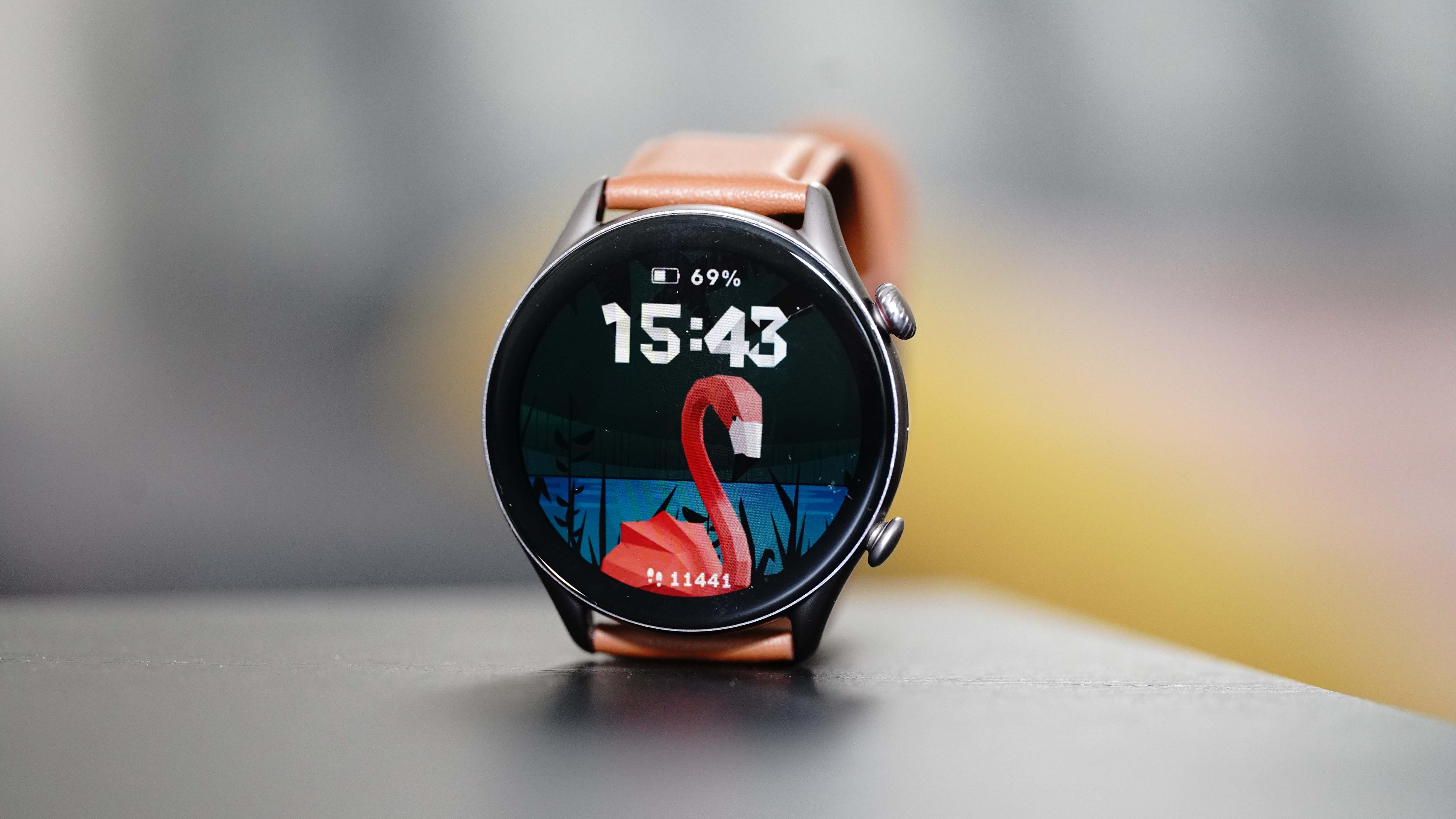 Умные часы Amazfit GTR 3 PRO крупным планом