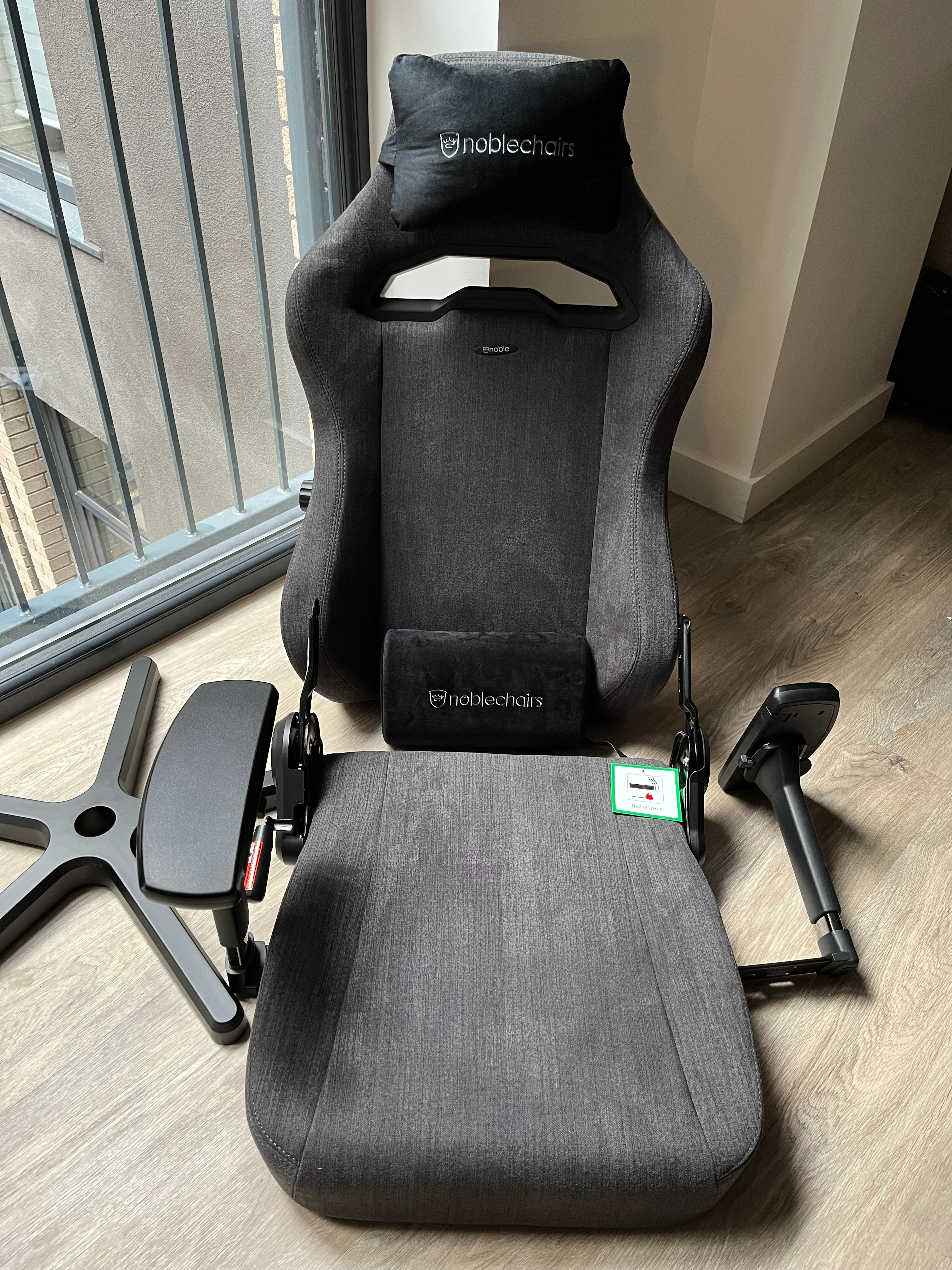 Все части Noblechairs Hero ST TX готовы к сборке