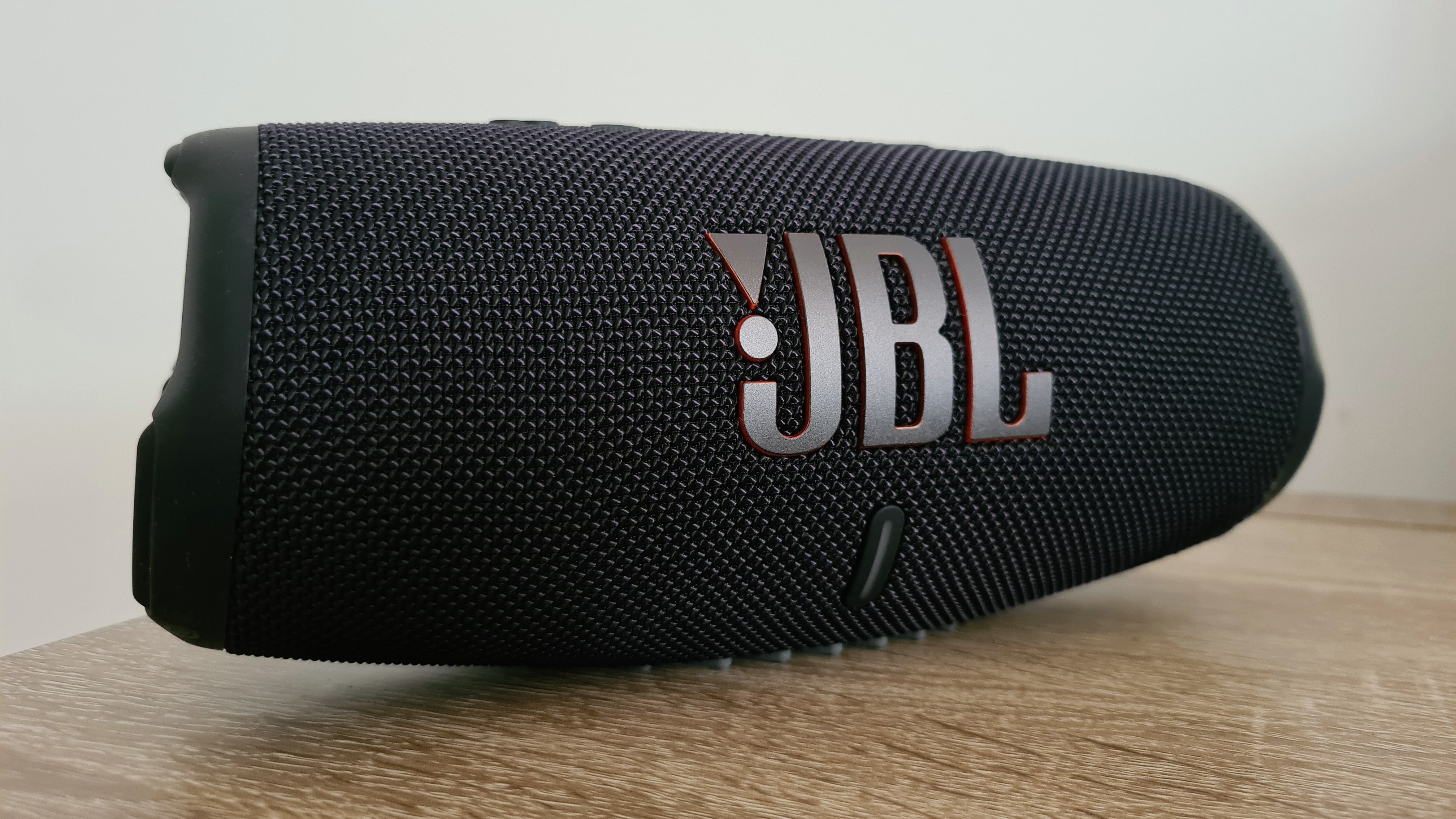 Обзор JBL Charge 5