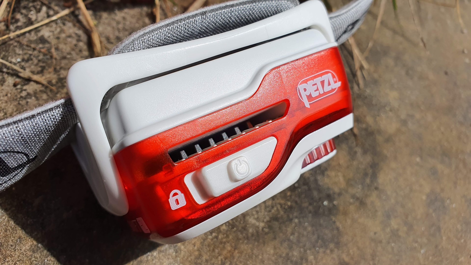 Налобный фонарь Petzl Swift RL