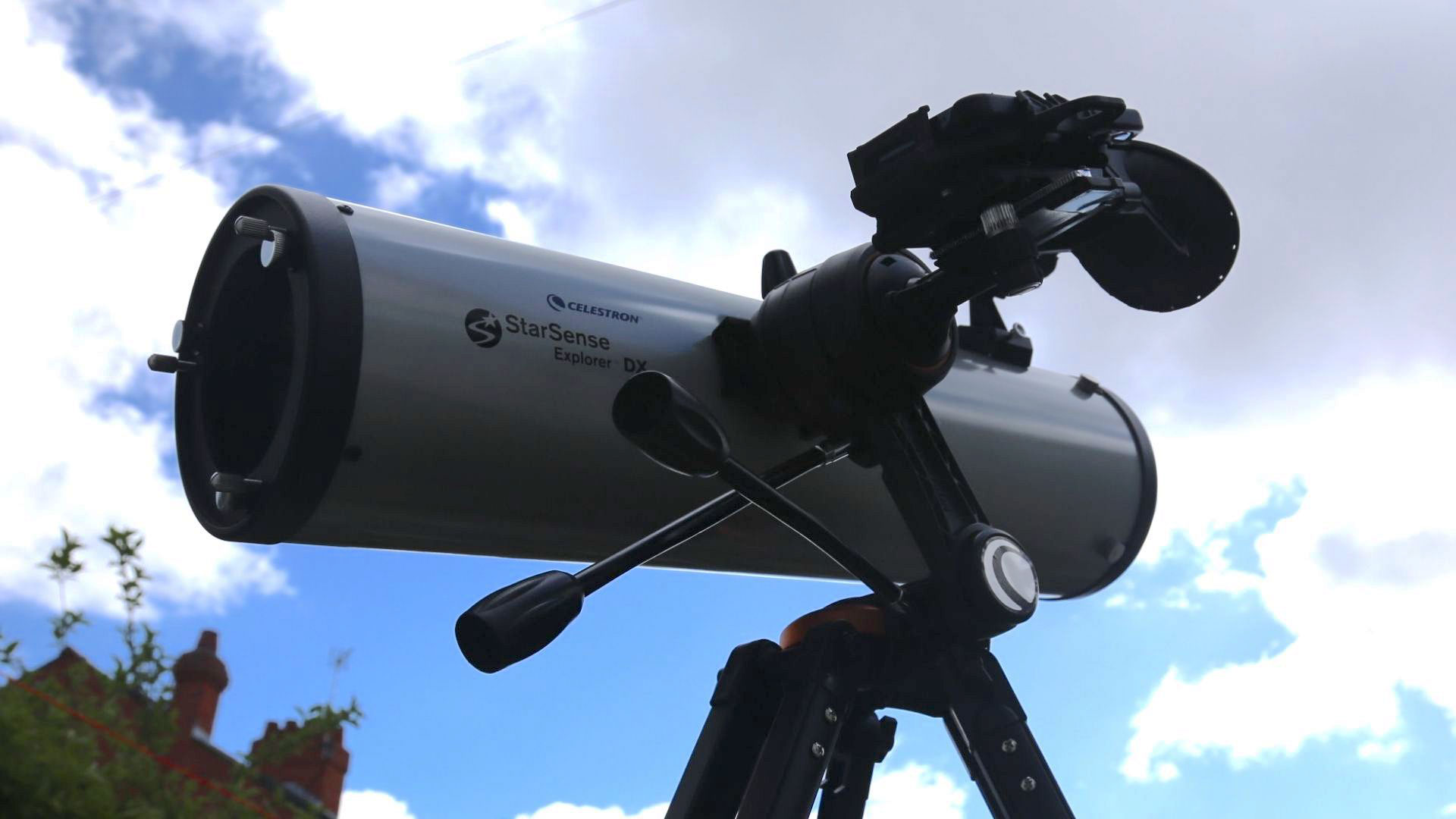   Celestron StarSense Explorer DX 130AZ