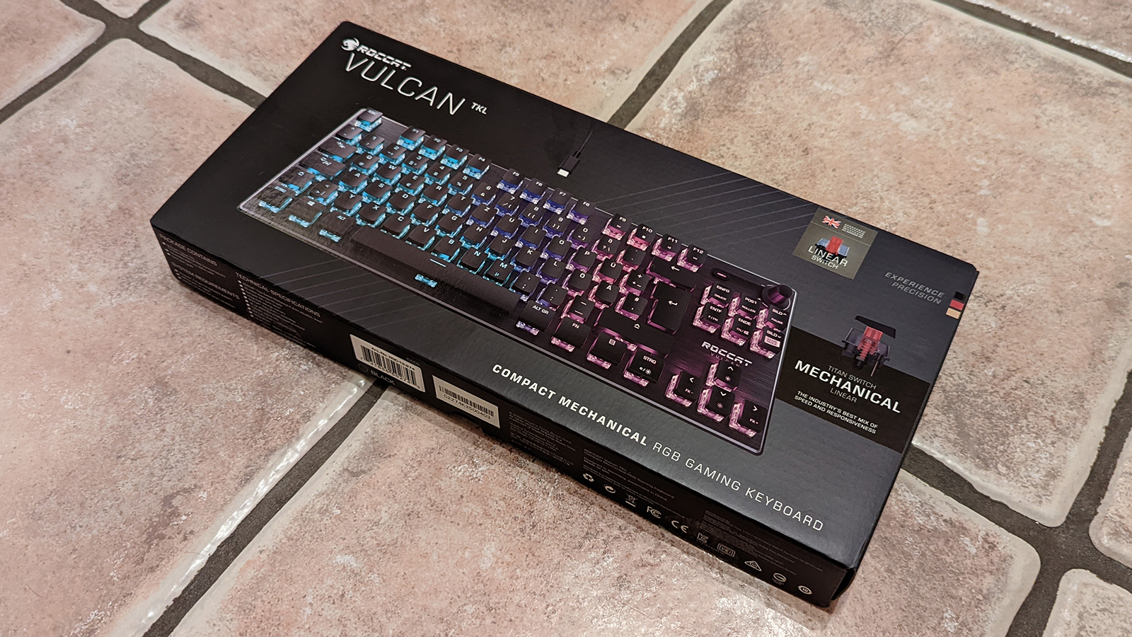 Игровая клавиатура Roccat Vulcan TKL в коробке на некоторых плитах