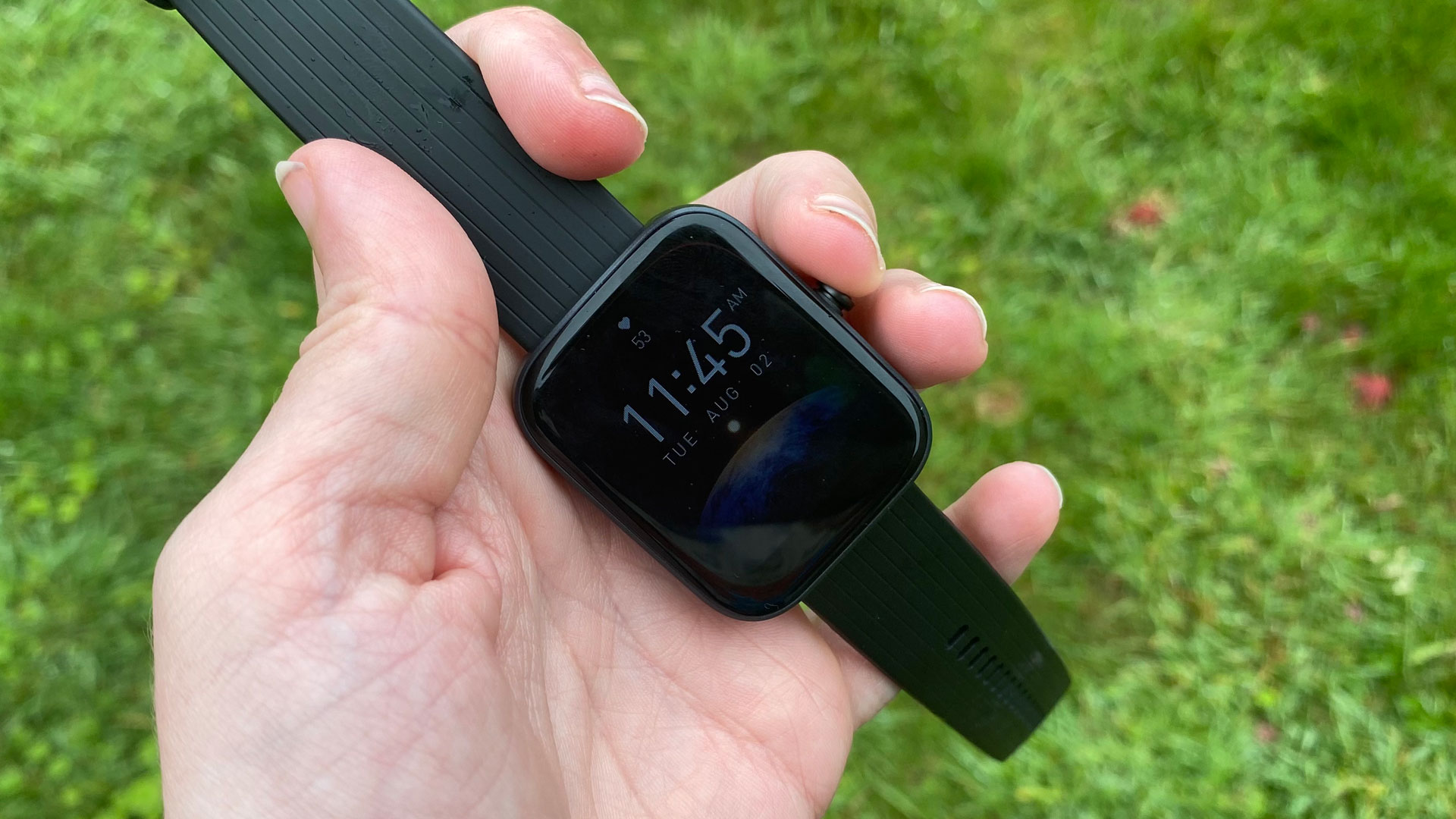 Amazfit Bip 3 Pro показывает время