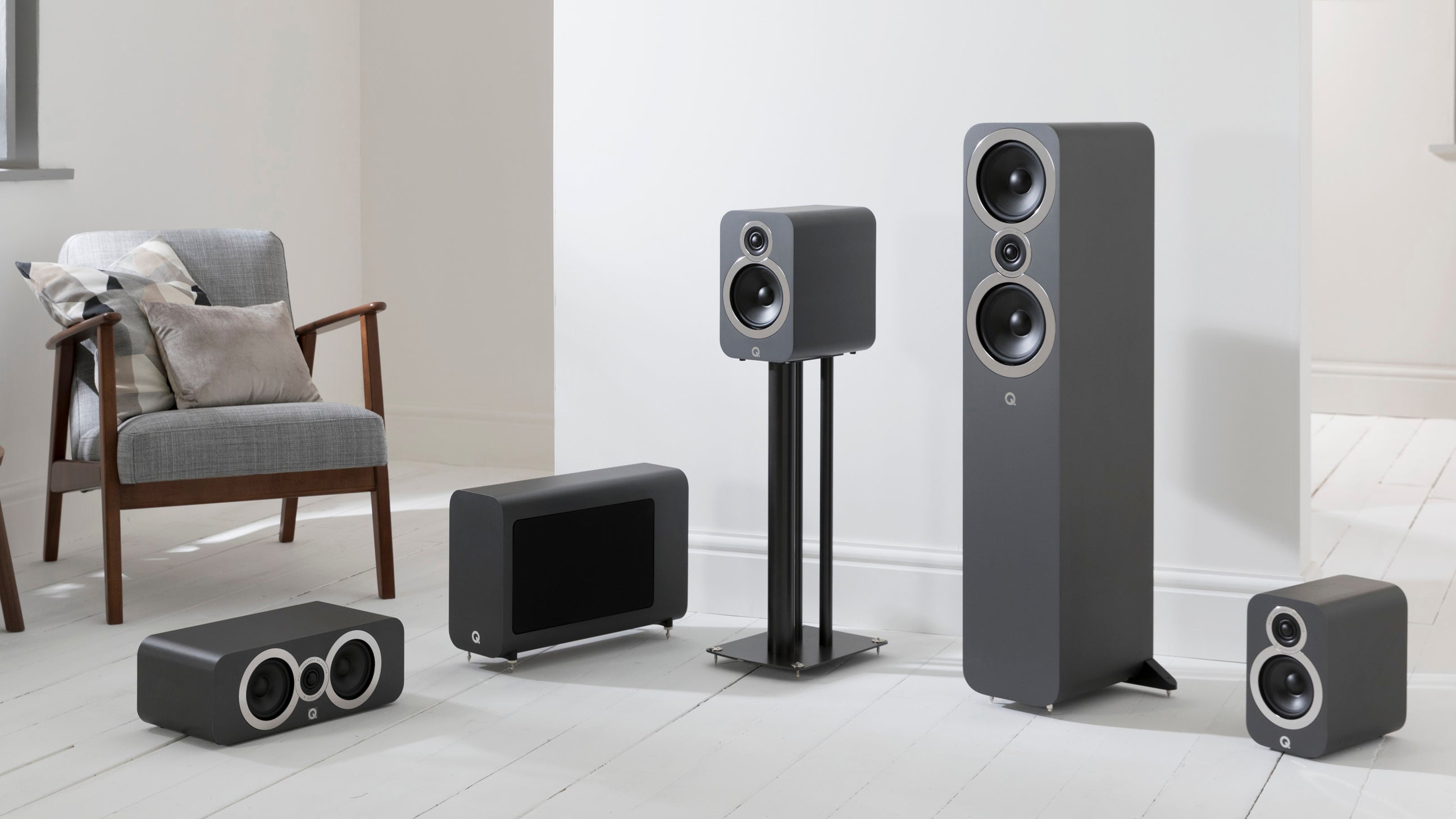 Q Acoustics 3050i 5.1 Cinema Package в гостиной