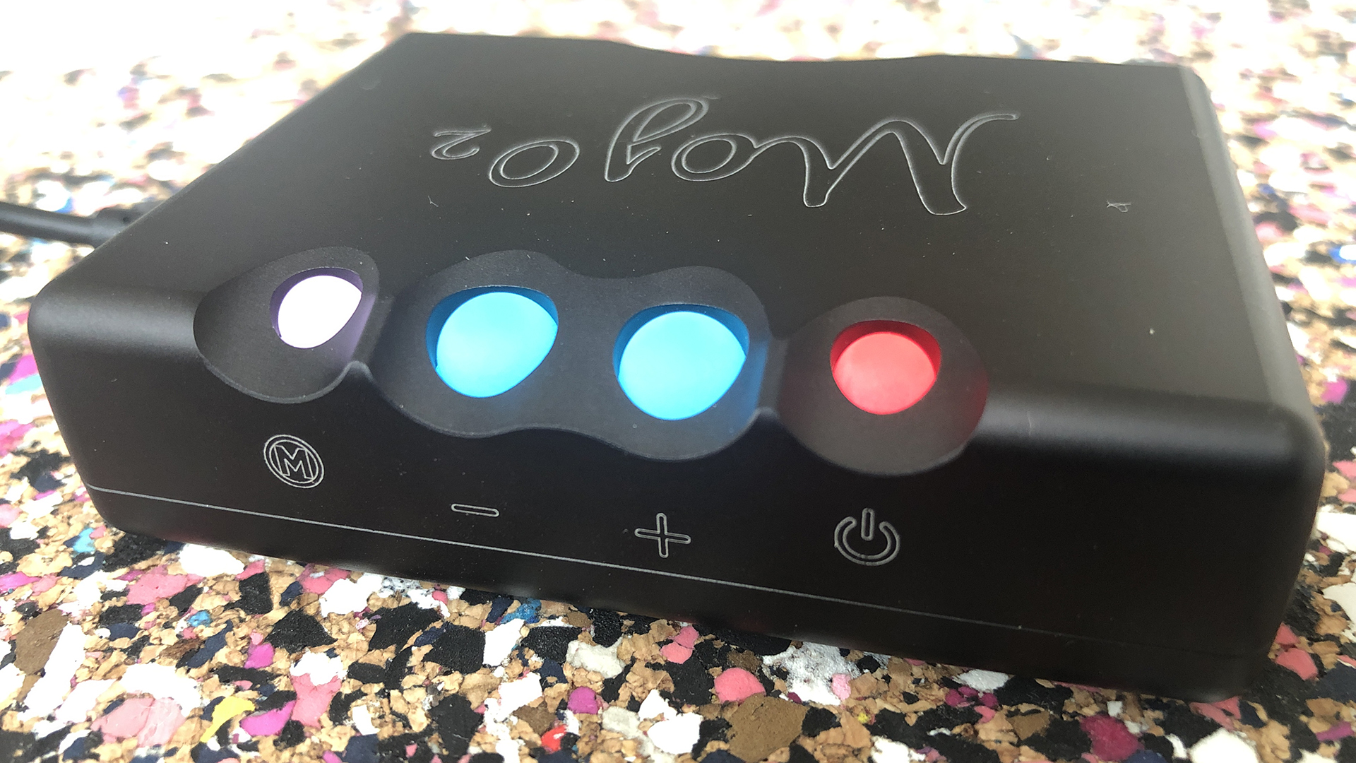 Светящиеся сферы управления Chord Mojo 2