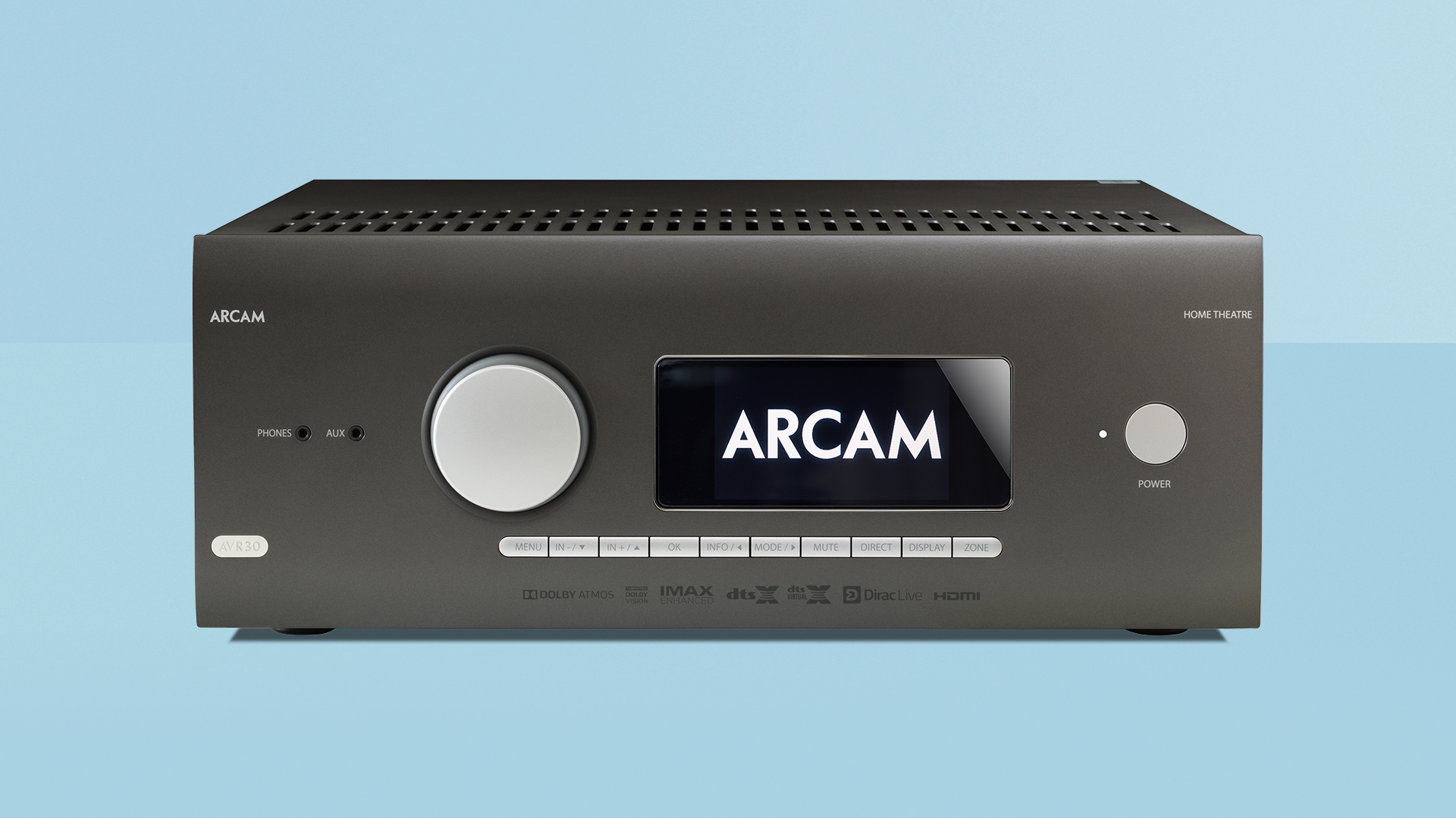 Обзор Arcam AVR30, изображение показывает Arcam AVR30 спереди на синем фоне