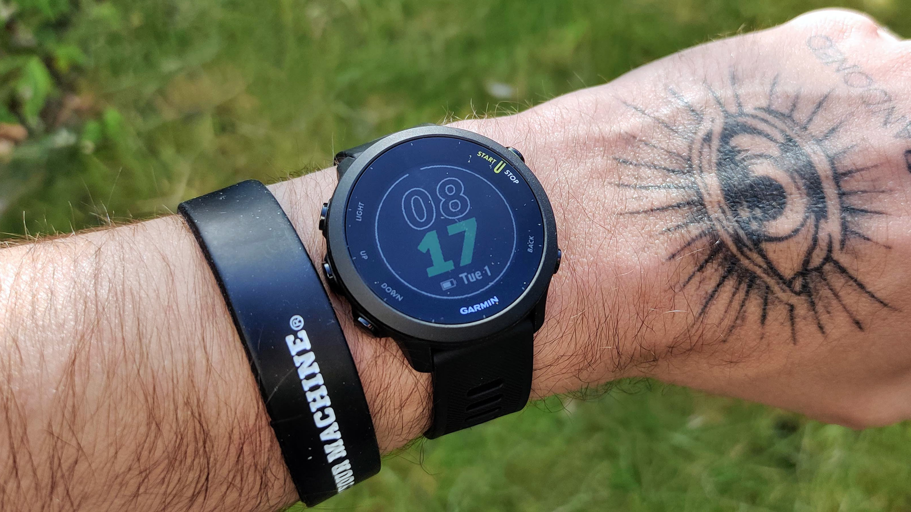 Garmin Forerunner 55 на запястье