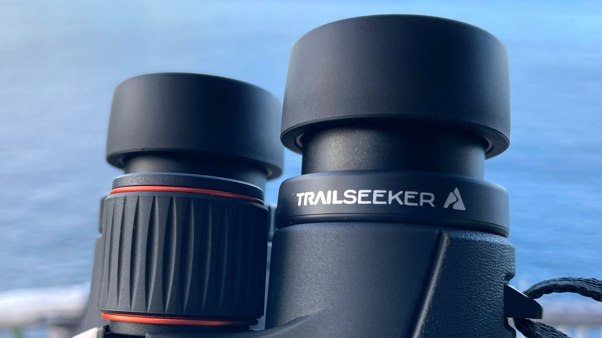 Бинокль Celestron TrailSeeker 8x42