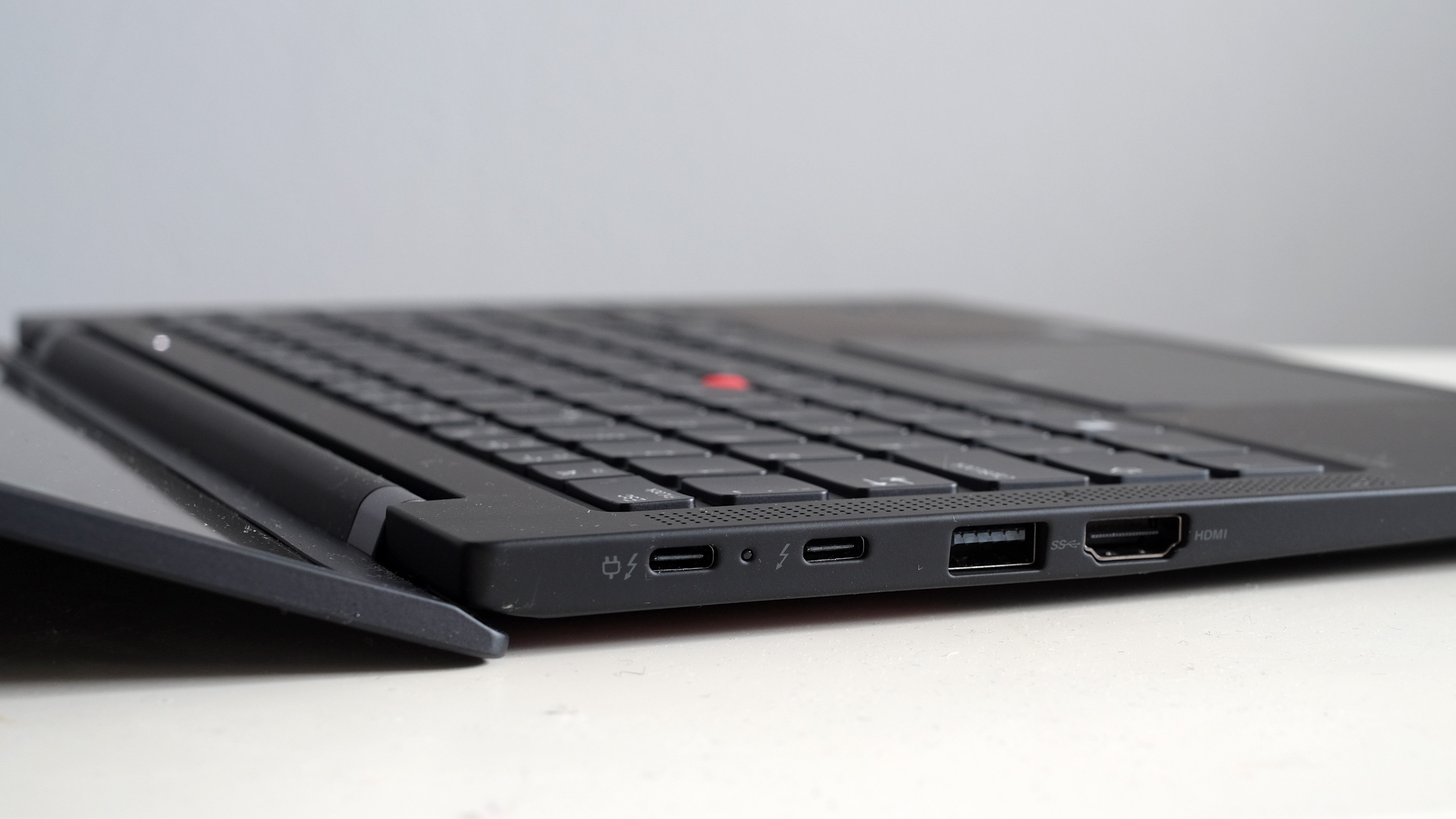 Обзор Lenovo Thinkpad X1 Carbon Gen 10