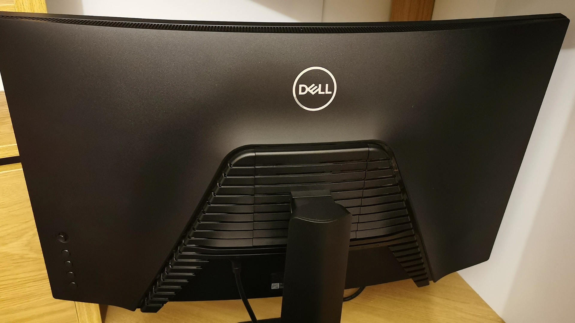 Изогнутый игровой монитор Dell S2721HGF