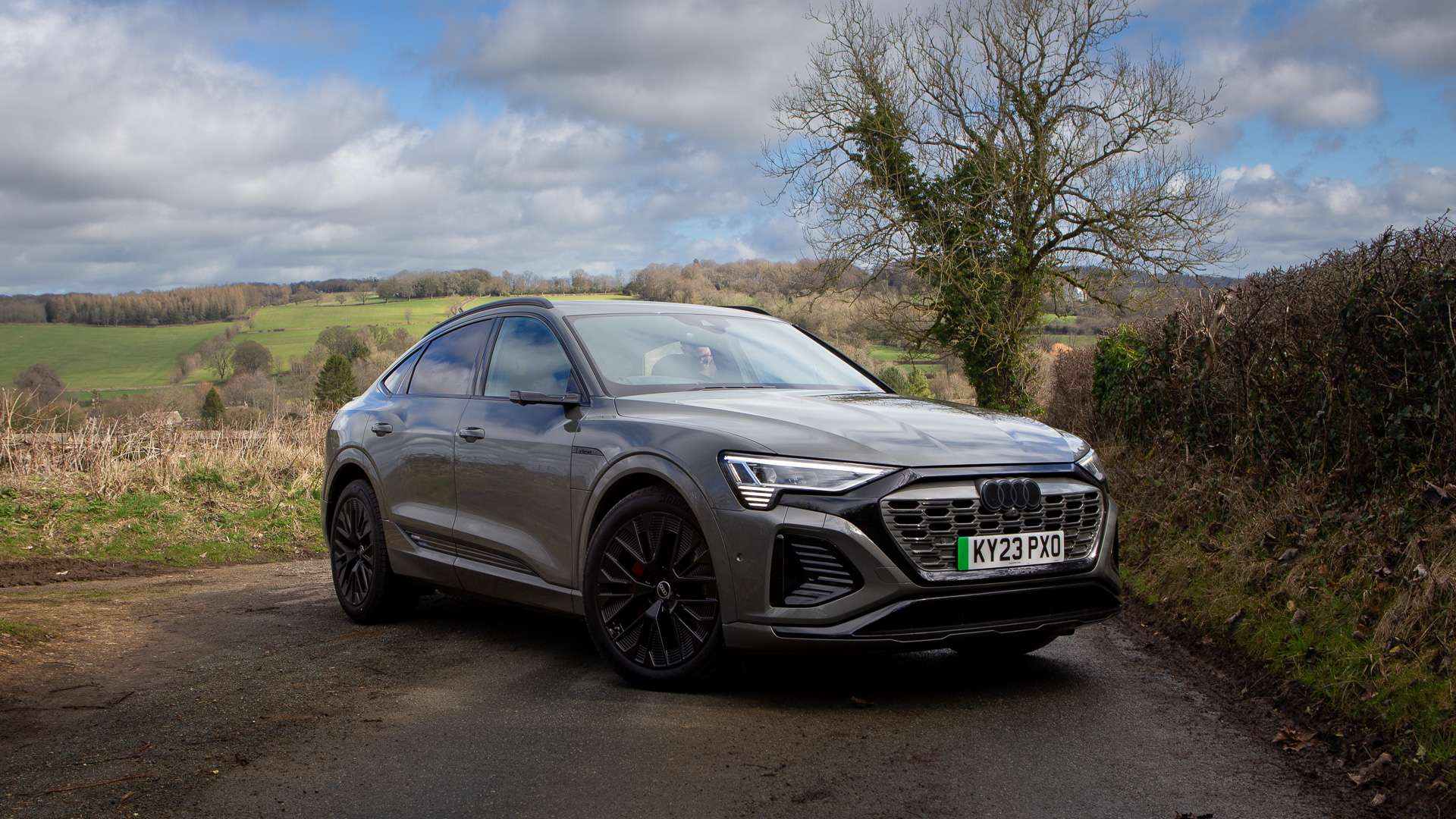 Электрический внедорожник Audi Q8 Sportback e-tron