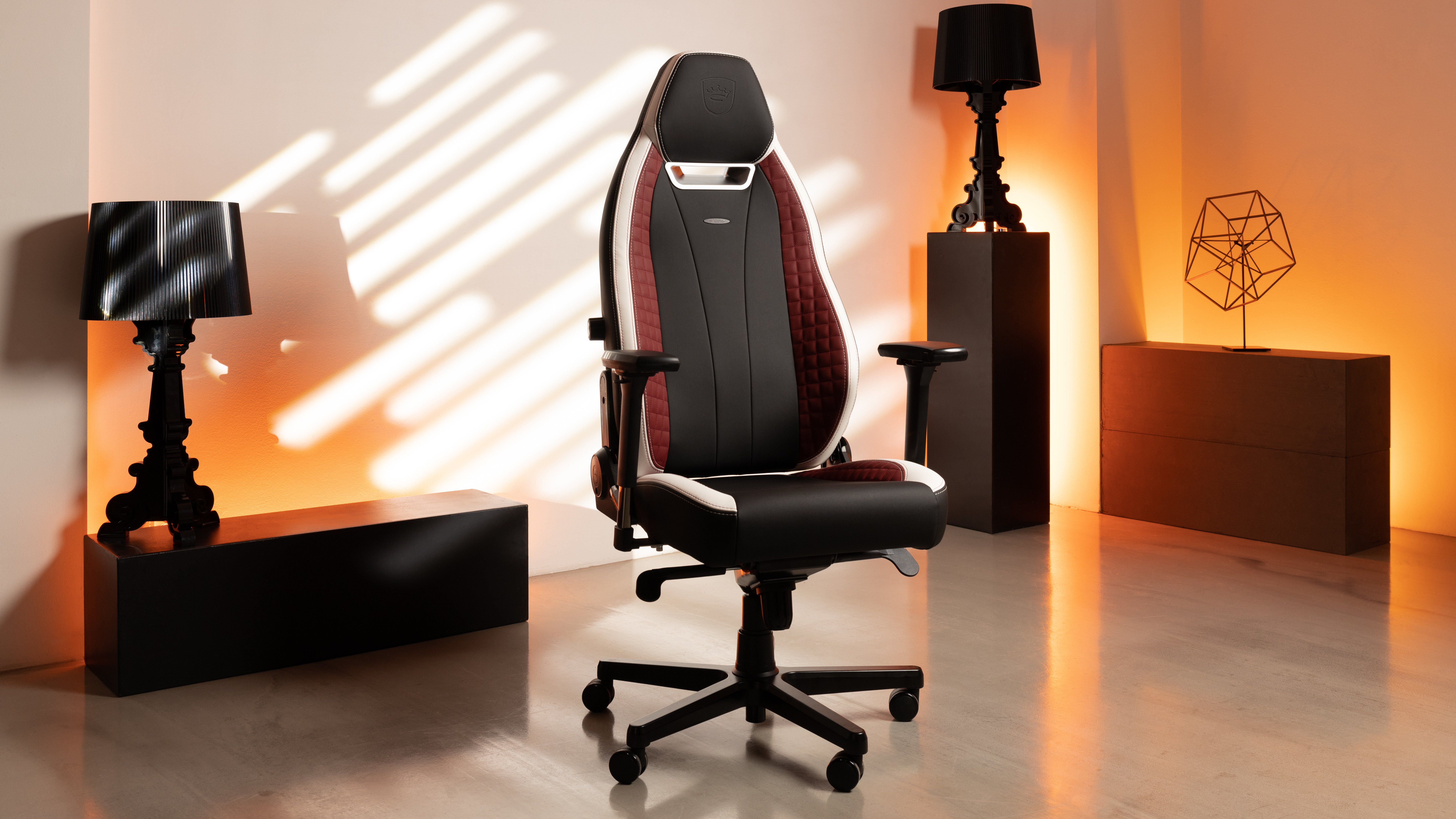 The Noblechairs Legend в черном, белом и красном цветах в современном офисе